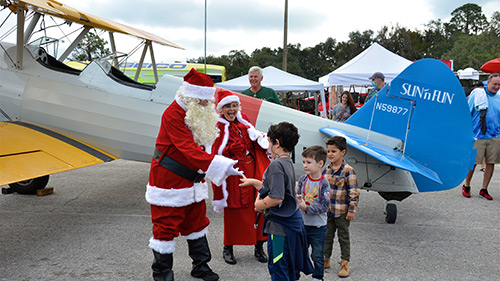 Santa flies GA to Sun 'n Fun